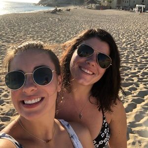 Meet your Posher, Caroline